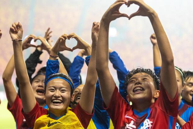 周琦伤退徐杰24分王哲林25+6 上海险胜广东