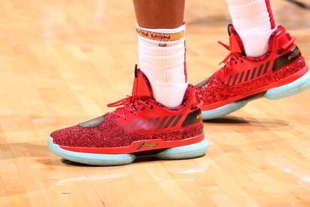 文班23+12马刺大胜开拓者 骑士终结雄鹿3连胜